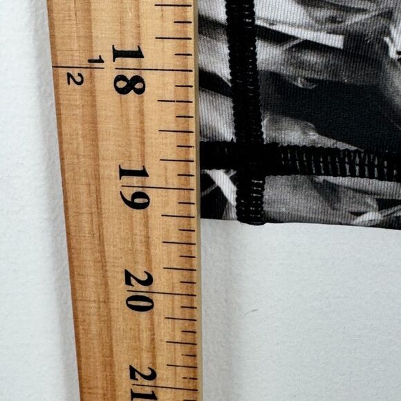 Prana Cropped Leggings Women Small White Back Floral Stretch Wicking Made in USA - Picture 6 of 7